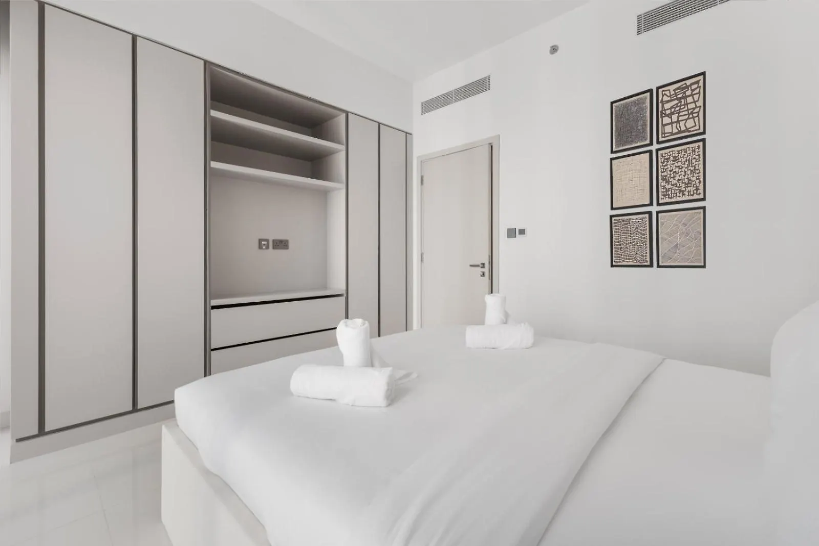 Full Sea View & Dubai Skyline - 4Br Lux Beachfront Apartment