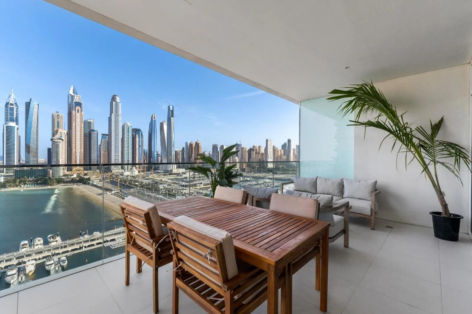 Full Sea View & Dubai Skyline - 4Br Lux Beachfront Apartment