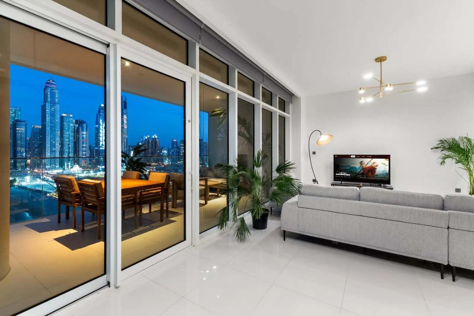 Full Sea View & Dubai Skyline - 4Br Lux Beachfront